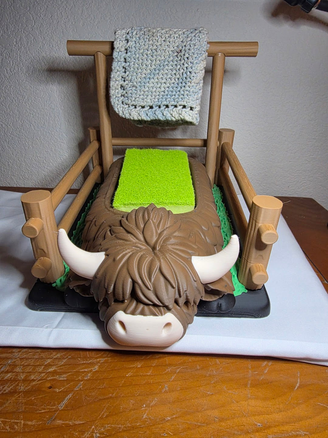 JNS 3D Hiland cow sponge dish cloth holder with drain